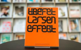 L'effet Larsen, 2002